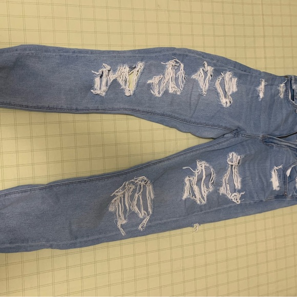 American Eagle Strigid Ripped Mom Jeans - Picture 3 of 6